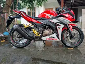Honda CBR150R Red Racing