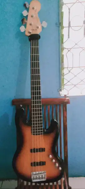 Bass Squaier jall bass