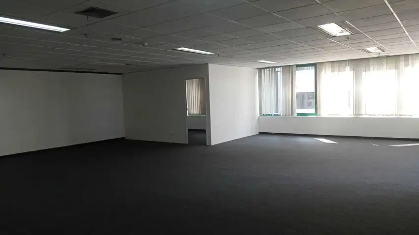SEWA KANTOR DI JAKARTA SELATAN TB SIMATUANG 186M2 FITTED 130K NEGO