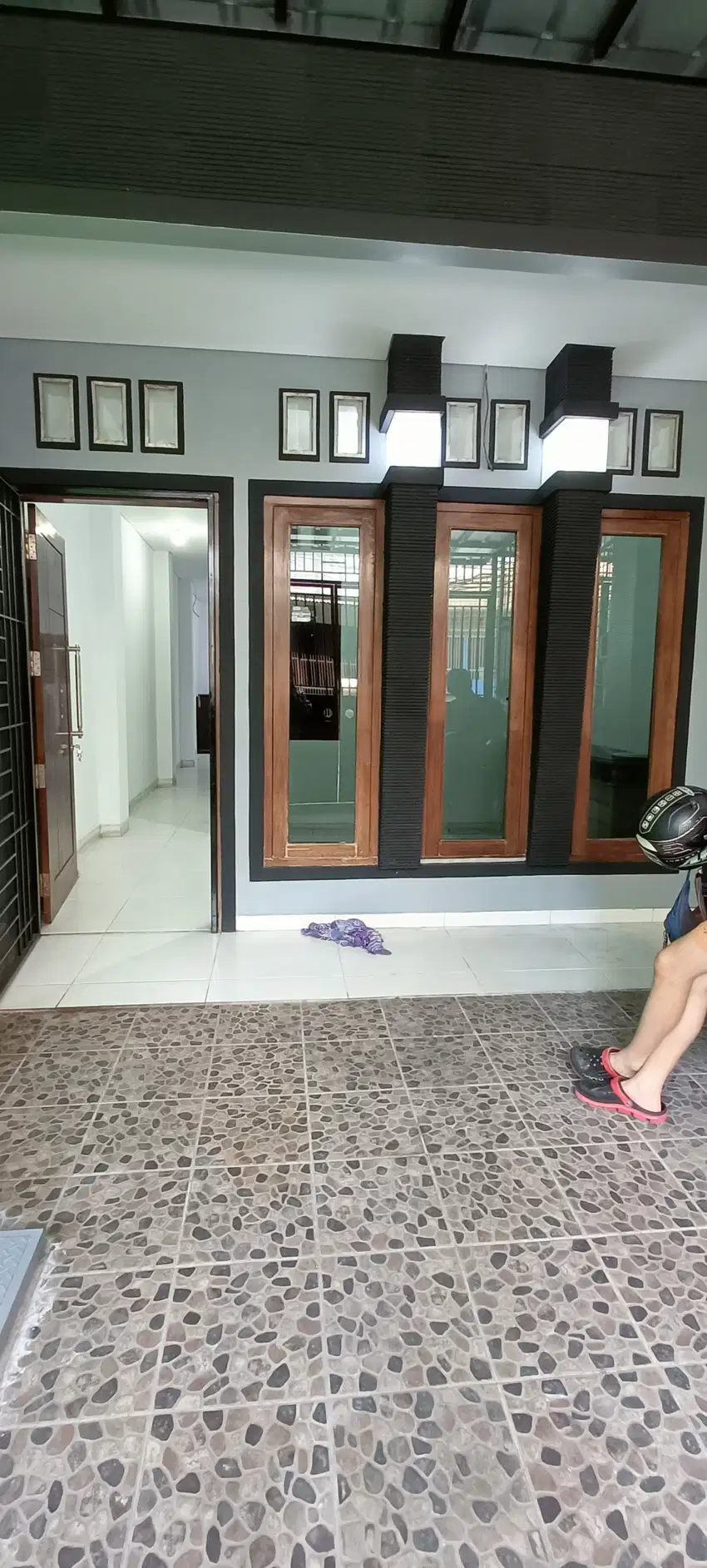 RUMAH DI JELAMBAR BEBAS BANJIR TENANG, NYAMAN, STRATEGIS,100% SUDAH RE