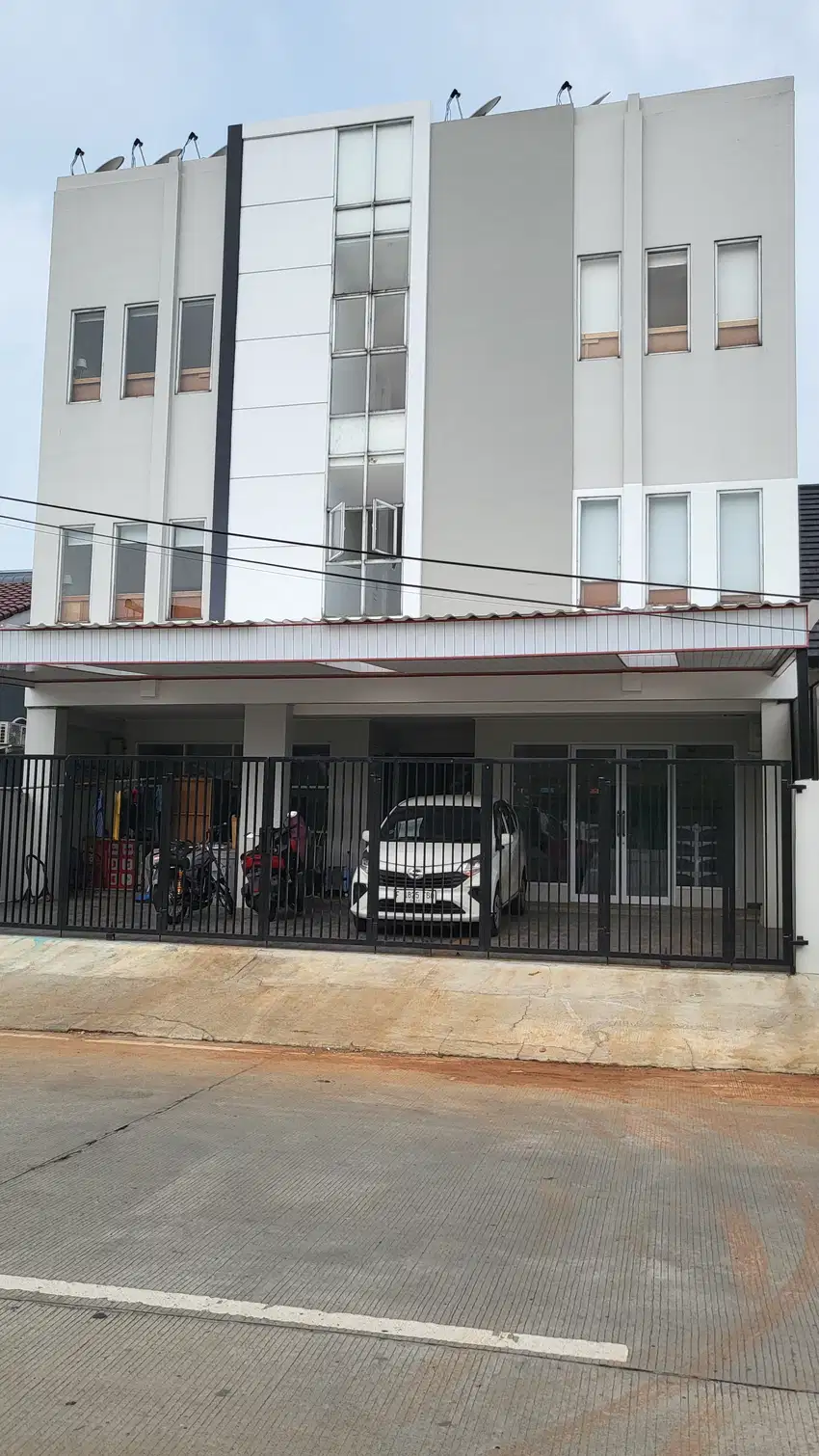 Rumah Kost dan Klinik kesehatan di Nusa Loka BSD Dekat Tol
