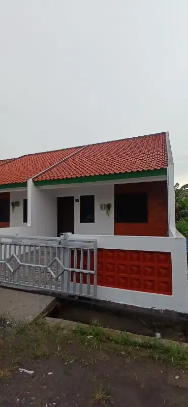 RUMAH bangunan baru Di semarang Timur selangkah ke majapahit i