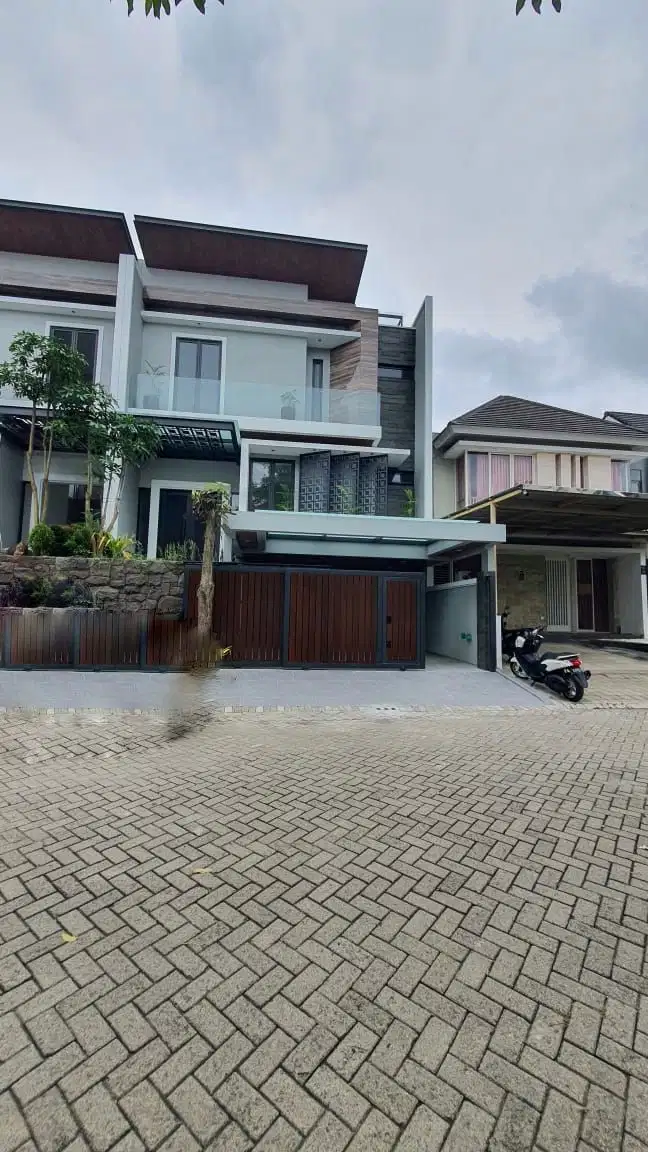 Rumah 3 Lantai di Citraland Taman Puspa Raya, Sisa 1 Unit Aja