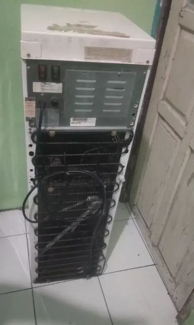 Dispenser sharp galon bawah