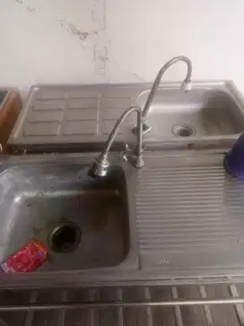 Di jual cepat wastafel setenlis 2 pasang