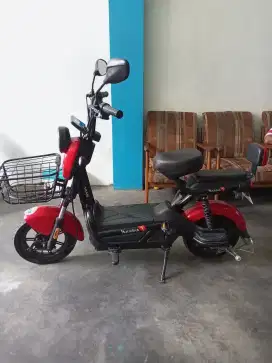 Dijual Viar Akasha 1. Warna merah pembelian tahun 2022