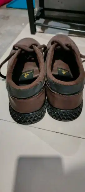 Sepatu leather masih layak pakai