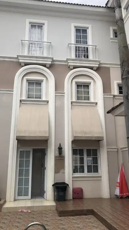 Dijual Cepat Rumah 3 Lantai Alesha House Full Furnish