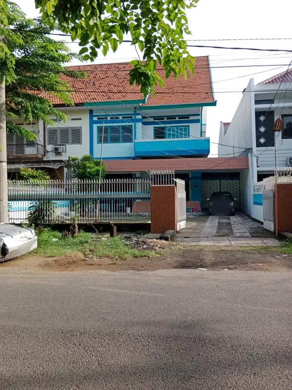 rumah lama 1lt tengah kota Surabaya strategis