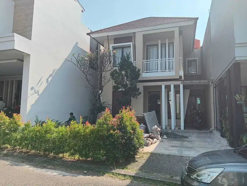 Dijual Rumah Bagus 2 Lantai Lokasi Strategis di Legenda Wisata Cibubur