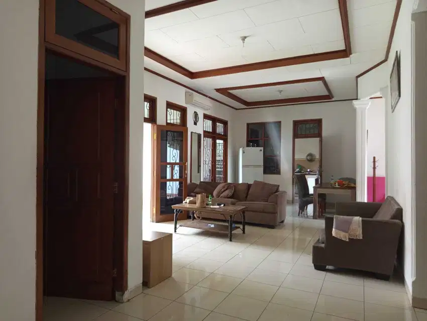 Rumah Lama Kokoh 1 Lantai dalam Komplek di Cinere, Jalan Lebar