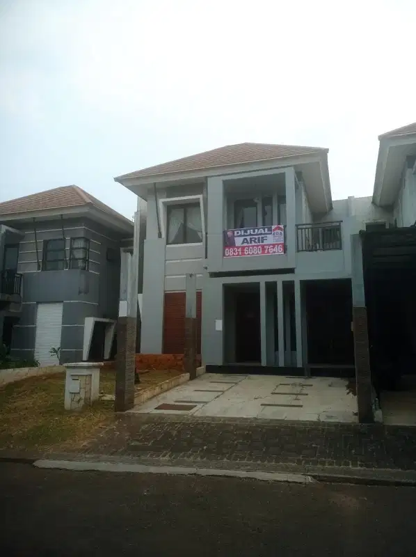 dijual rumah bagus 2 lantai siap huni  di legenda wisata cibubur