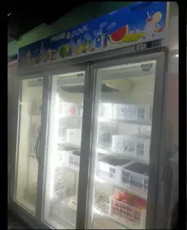 Showcase sansio 3 pintu