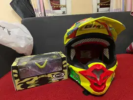 Helm motor tril anak