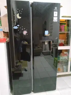 Kulkas electrolux istimewa