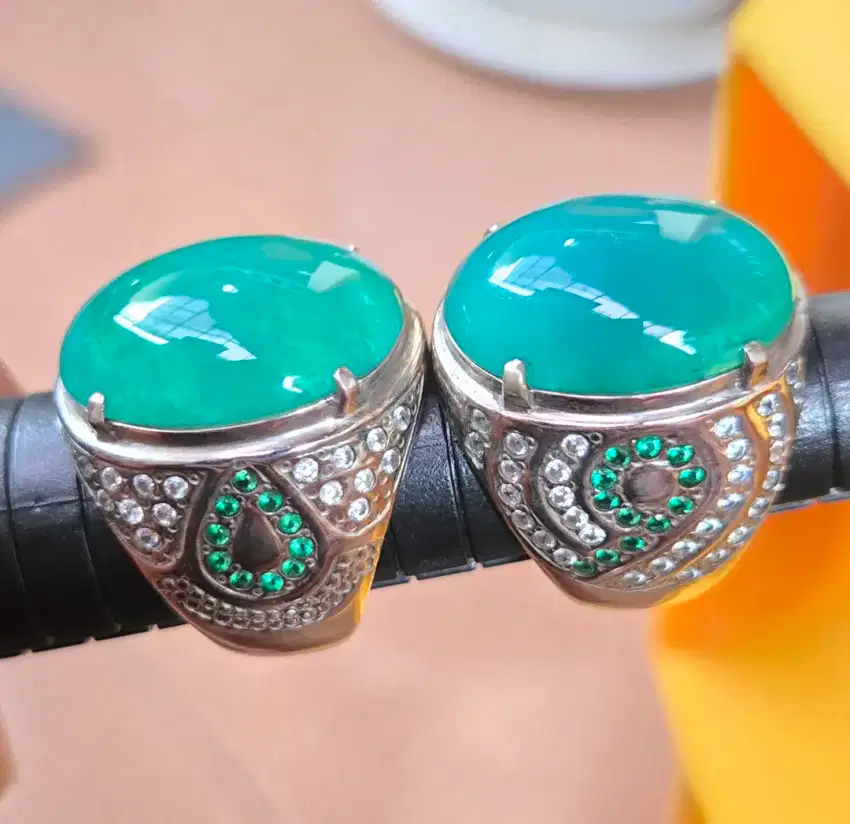 Bacan Twin Giwang Relaxa