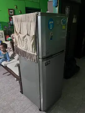 Dijual kulkas LG masih fungsi normal