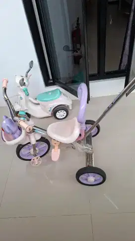 Sepeda dorong anak
