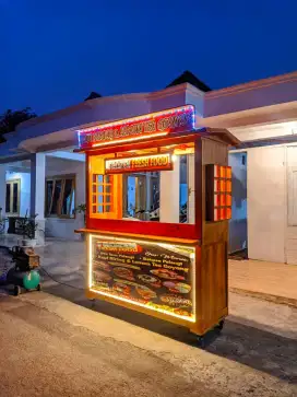 Gerobak dimsum, gerobak angkringan, gerobak pecel lele, bubur ayam