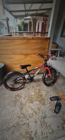 Di jual sepeda BMX Salvo Velion ukuran 20 tanpa ban
