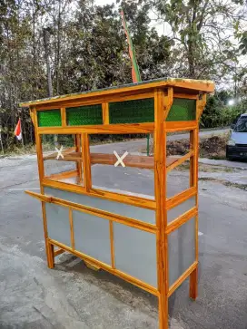 Gerobak nasi goreng, gerobak angkringan, gerobak bubur ayam, dll