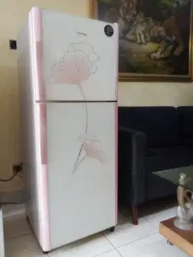 Kulkas 2 pintu Polytron