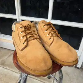 Second sepatu timberland size 43