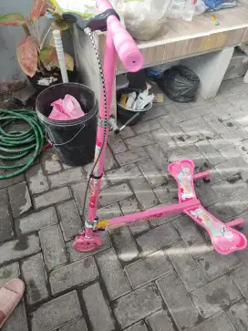 Scooter otopet anak perempuan