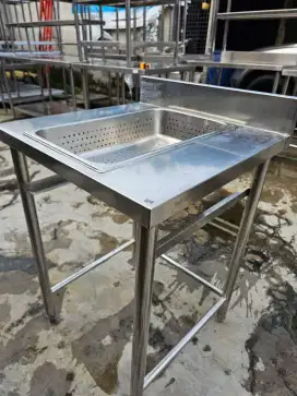 Meja untuk tirisan
Uk meja P60xL60xT85
Uk rak P47 x L 50

Harga 1,6 jt