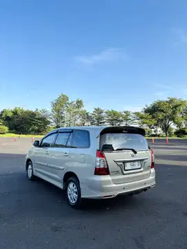Innova G Luxury 2.0 AT 2012