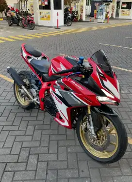 CBR 250 plat T mulus