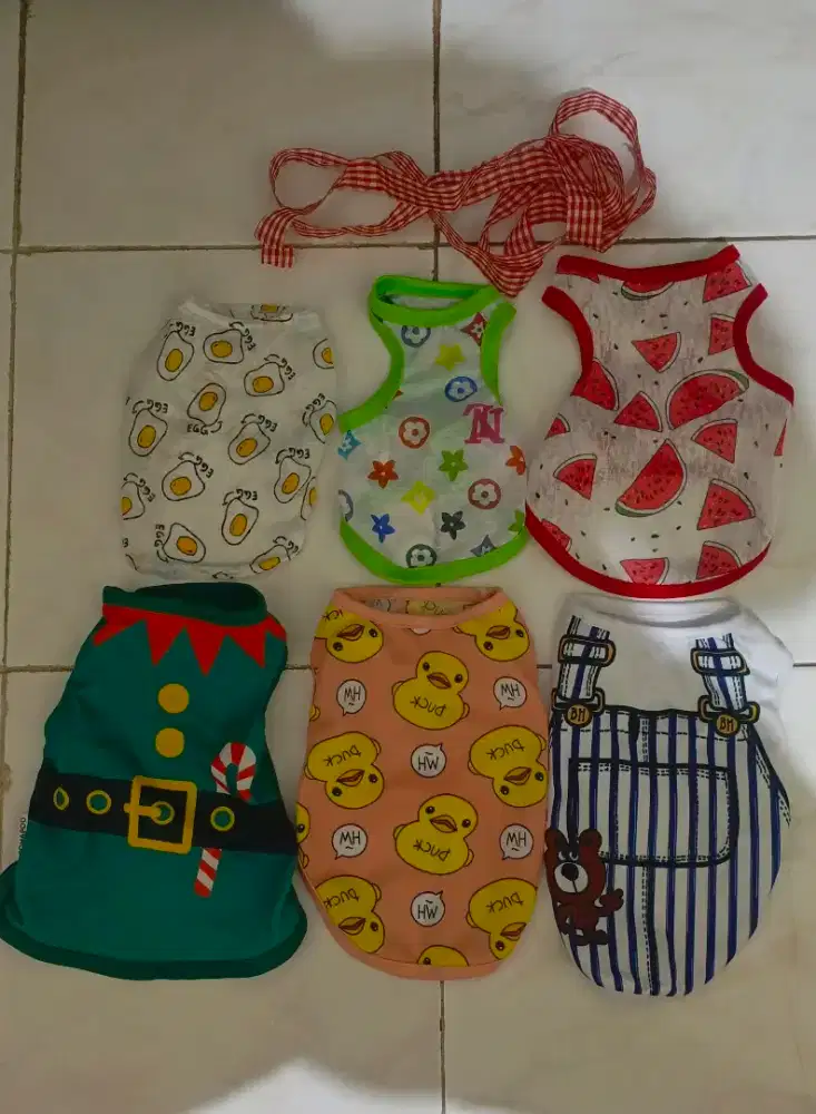 6 pcs baju anjing / kucing. Untuk berat dibawah 4kg. Masih bagus semua