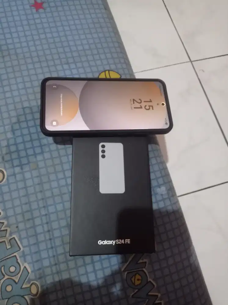 Samsung s24 fe,second like new 99%