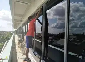 Toko kaca film buat kantor kacafilm oneway rumah stiker sanblas gedung