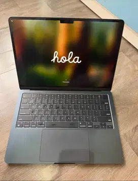Macbook Air 13 Inch A3113 Black 8/256 GB USED
