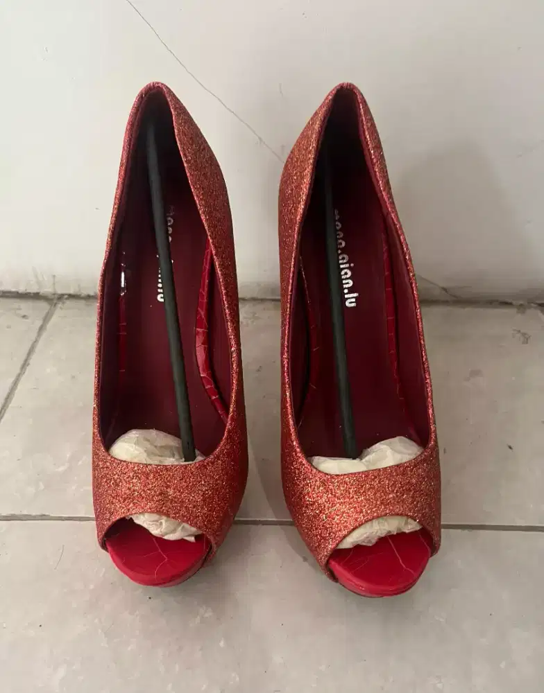 Sepatu High Heels Wanita