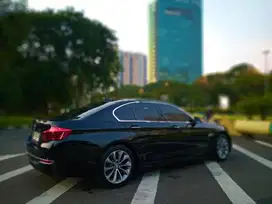 BMW 520i 2.0 AT Hitam 2017 Hitam Mulus Full Original Sun Roof
