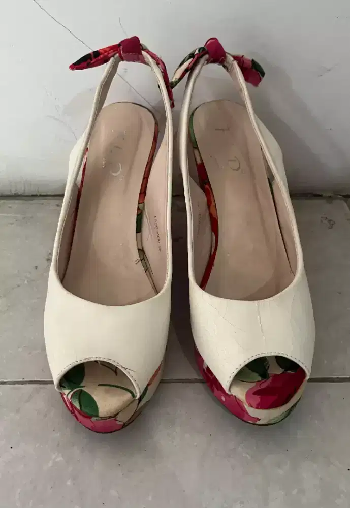 Sepatu High Heels wanita