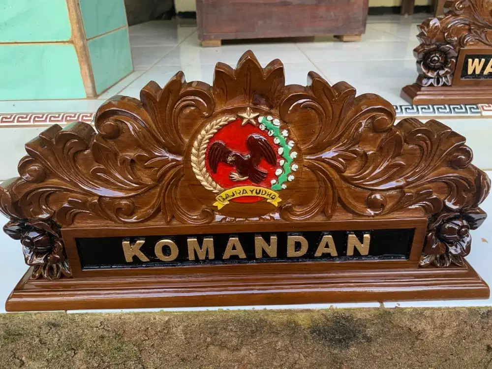 Papan nama meja kantor ukiran khas jepara bahan full kayu jati