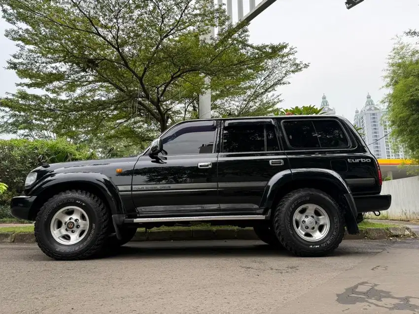 Toyota Land Cruiser VX80 1997