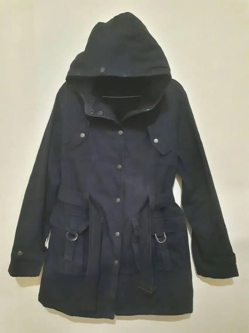 Jaket Long Coat Warna Hitam Size M Kondisi Baik Tinggal Cuci .