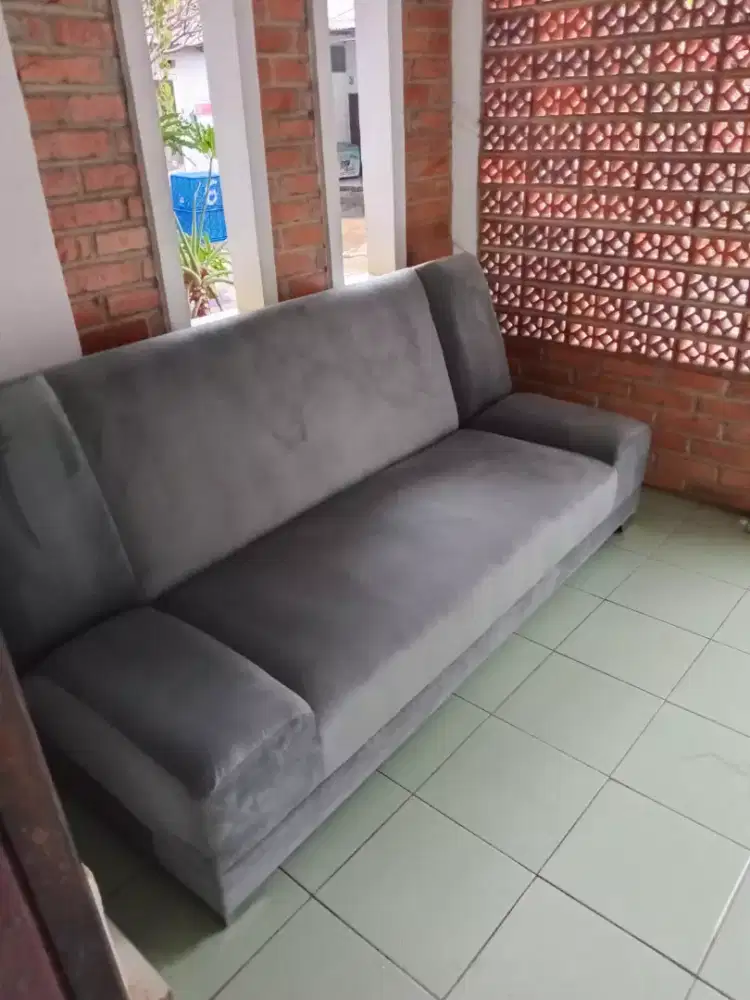Melayani seevis sofa panggilan