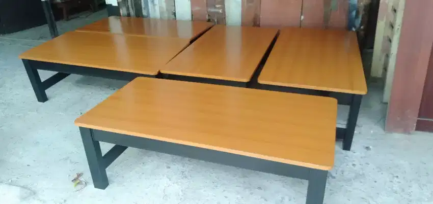 Meja lesehan kayu