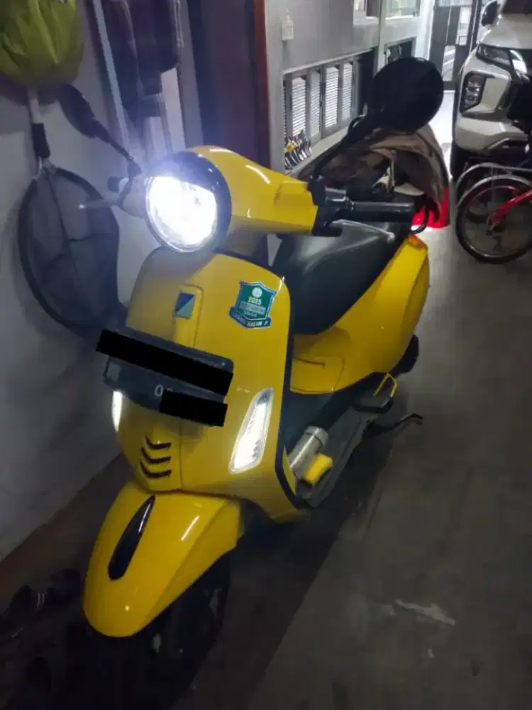 Vespa Primavera S150 tahun 2016 kuning