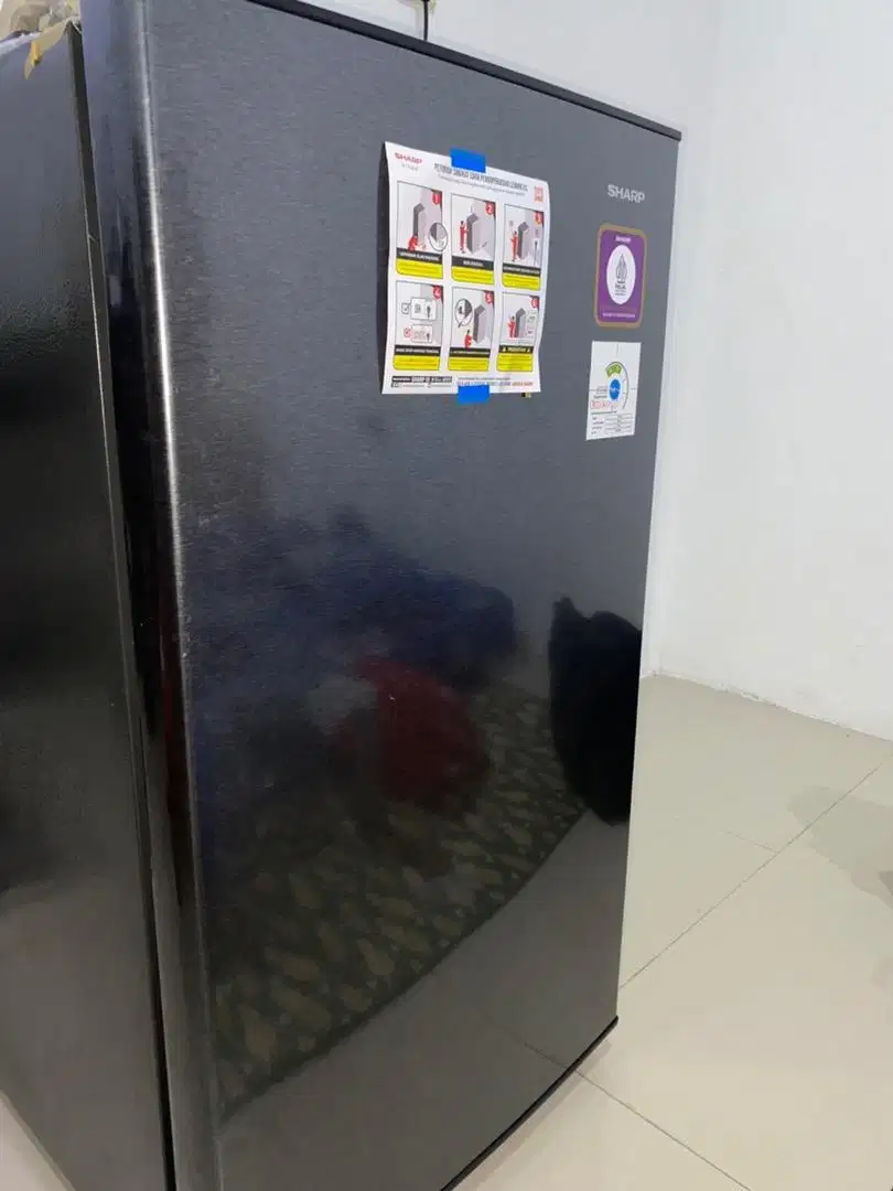Dijual kulkas sharp 1 pintu kondisi mulus