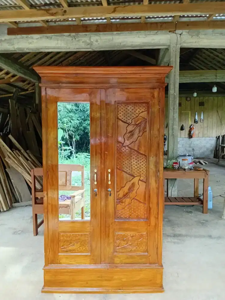 Alamari gantung almari pakaian