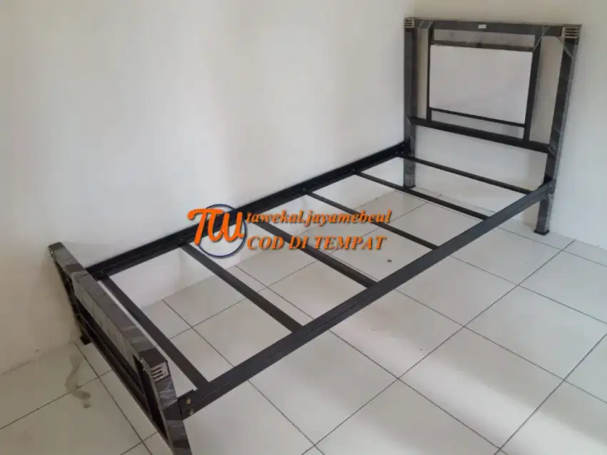 Tempat tidur ranjang besi minimalis