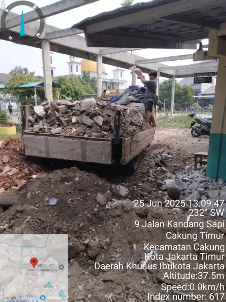 Urugan puing,tanah merah  dan buang sampah