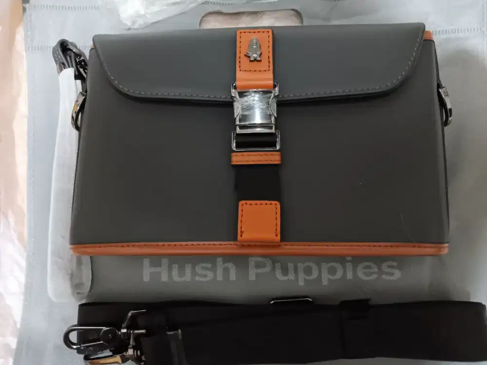 Dijual Tas Pria Pretzel Clutch/Messenger Bag  merk Hush Puppies