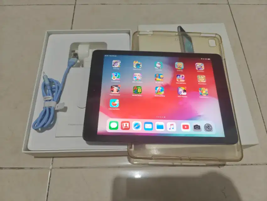 Ipad Air Gen 1 32gb Wifi Cellular Space Grey Fullset Dus Box Charger